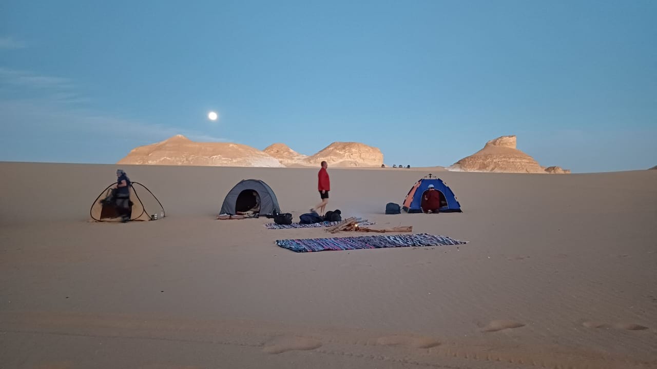 White & Black Desert Overnight Safari: 2-Day Adventure